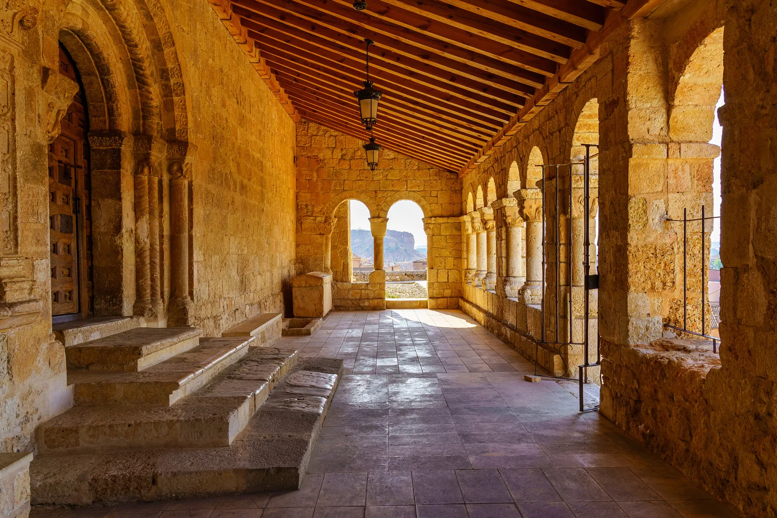 Galería porticada de Santa María del Rivero